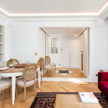 Luxury Montaigne Apartment Paris Eksteriør billede