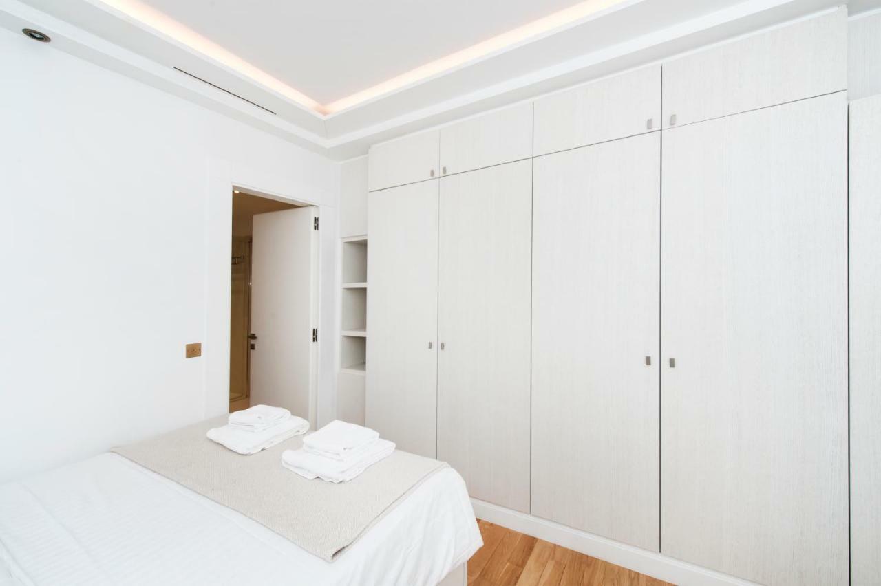 Luxury Montaigne Apartment Paris Eksteriør billede