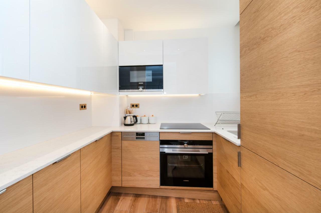 Luxury Montaigne Apartment Paris Eksteriør billede