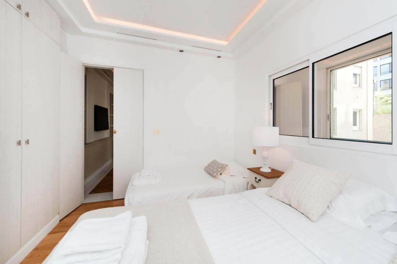 Luxury Montaigne Apartment Paris Eksteriør billede