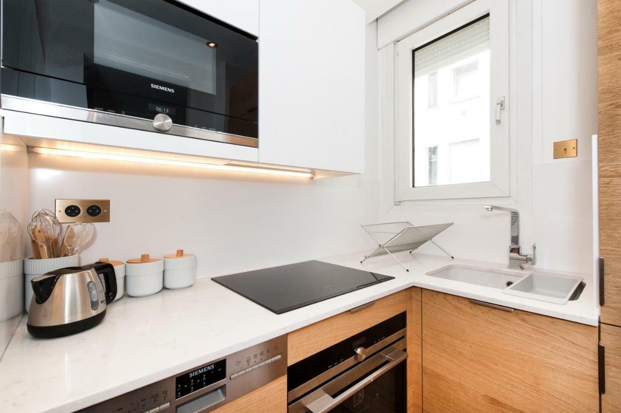 Luxury Montaigne Apartment Paris Eksteriør billede